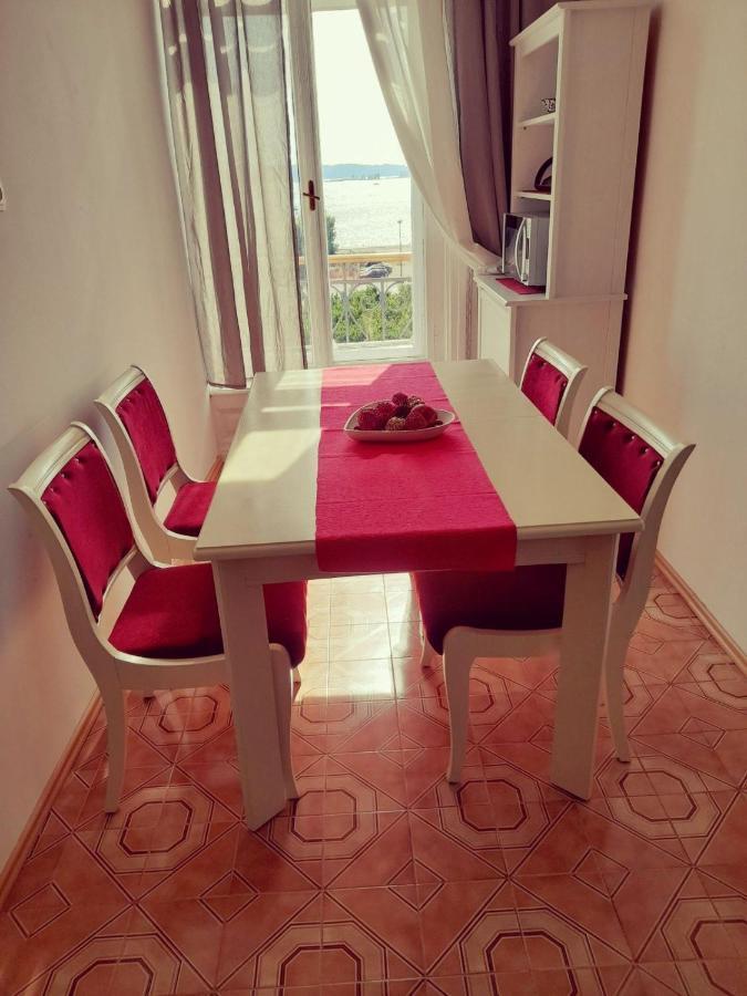 App Obrovac In The Centre - With Amazing Sea View! Apartment Пула Екстериор снимка